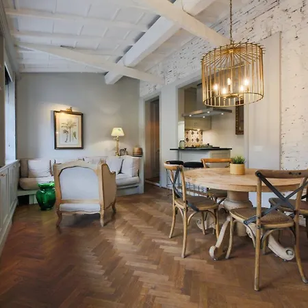 - Pitti 8 With Amazing View Apartment *
