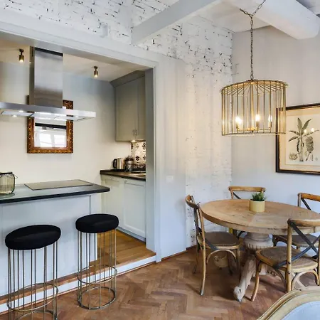 - Pitti 8 With Amazing View Apartment