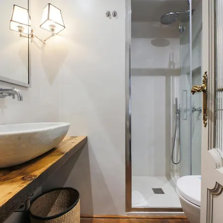 - Pitti 8 With Amazing View Apartment *