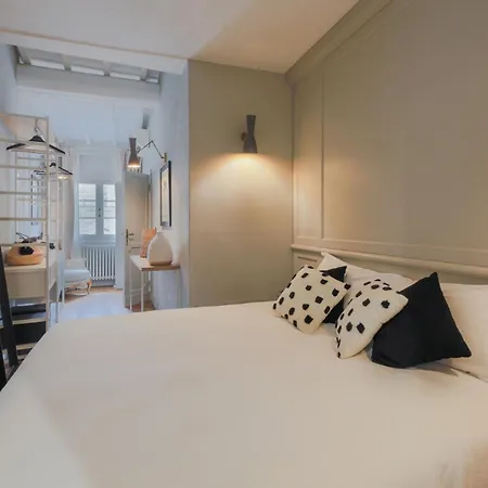 - Pitti 8 With Amazing View Apartment *