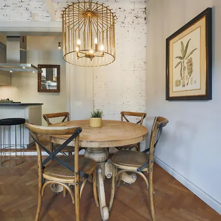 - Pitti 8 With Amazing View Apartment