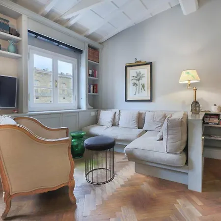 - Pitti 8 With Amazing View Apartment *